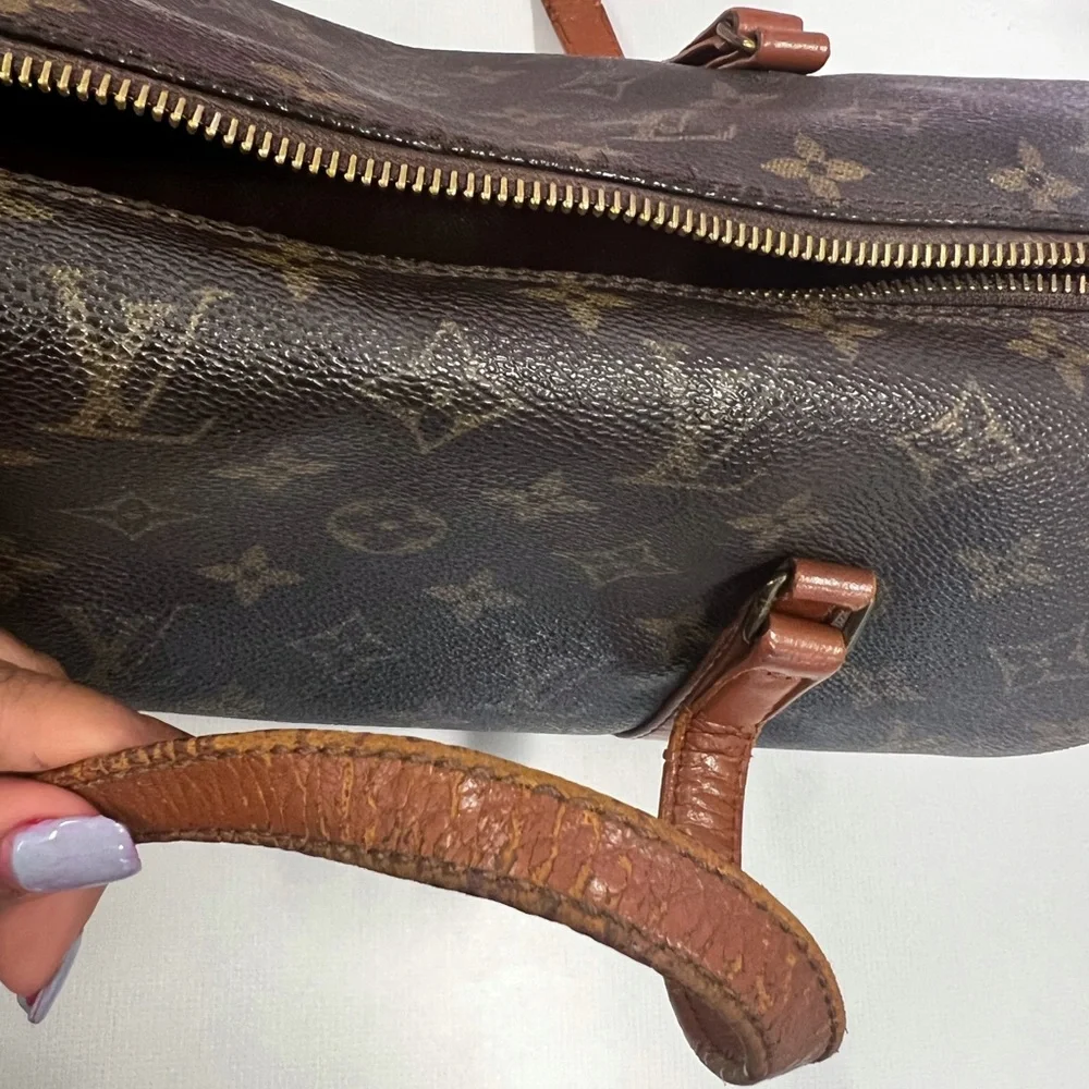 AUTHENTIC LOUIS VUITTON PURSE. - Picture 2 of 3